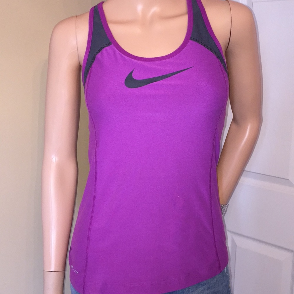Nike active wear top w/ padded bra  (M) B-16